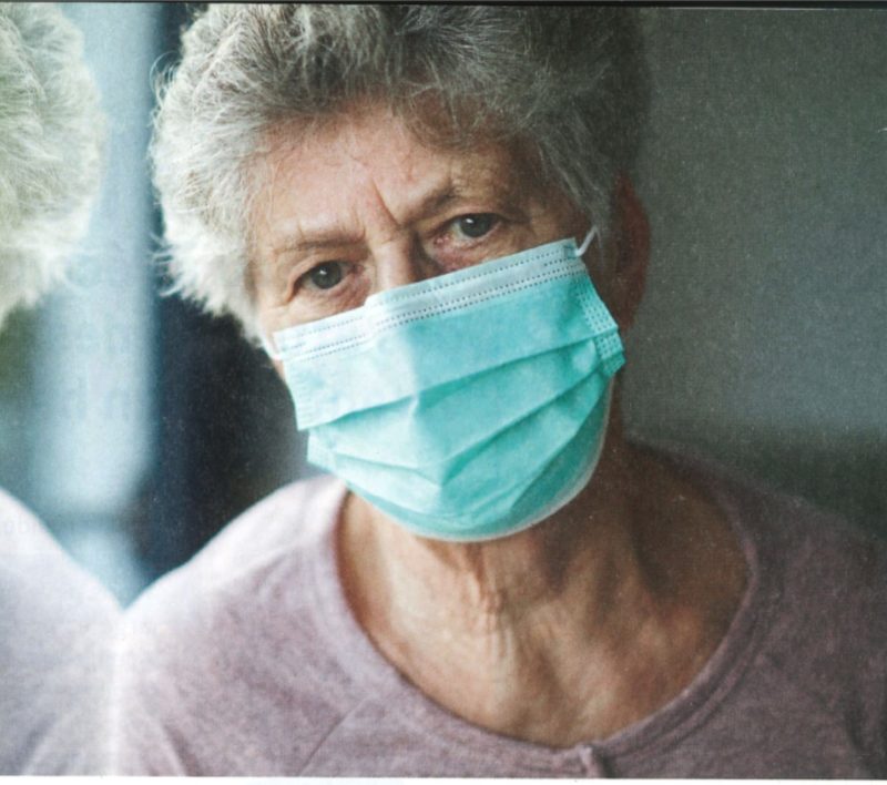 Dame avec masque